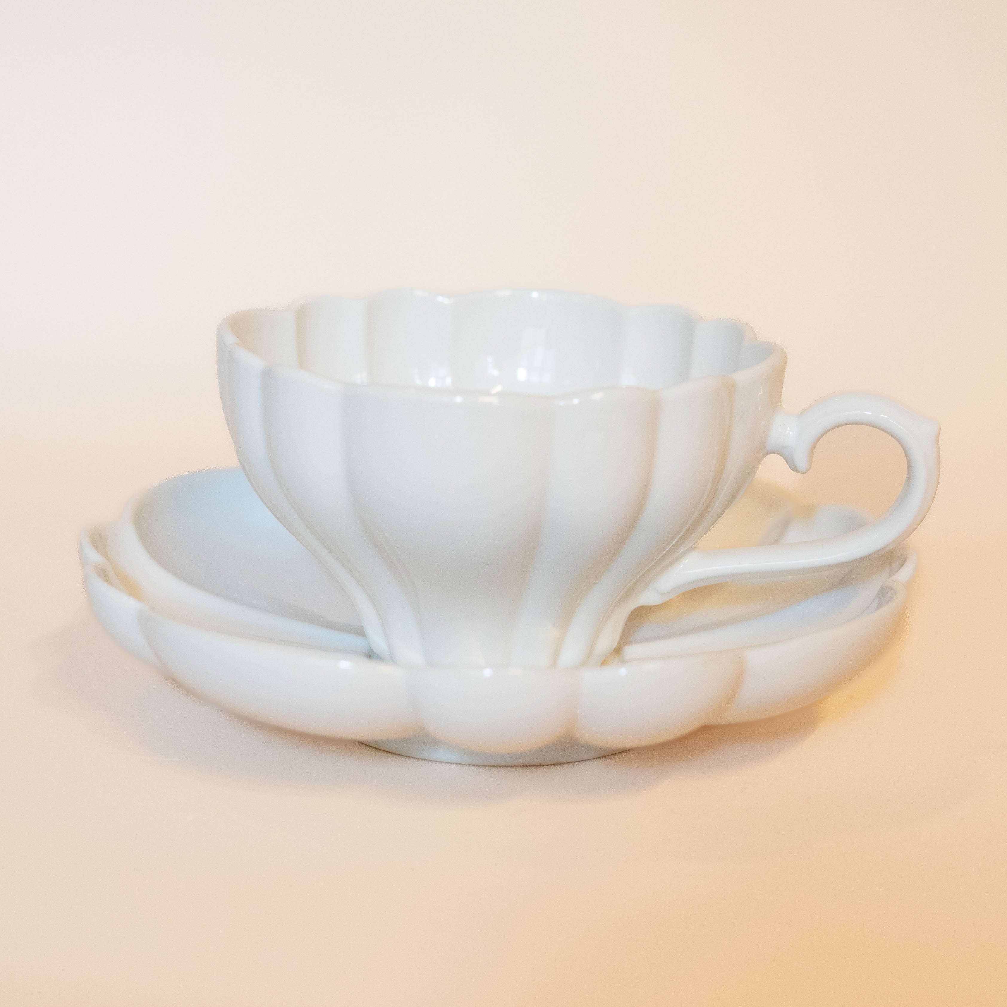 Flower cup with saucer; white