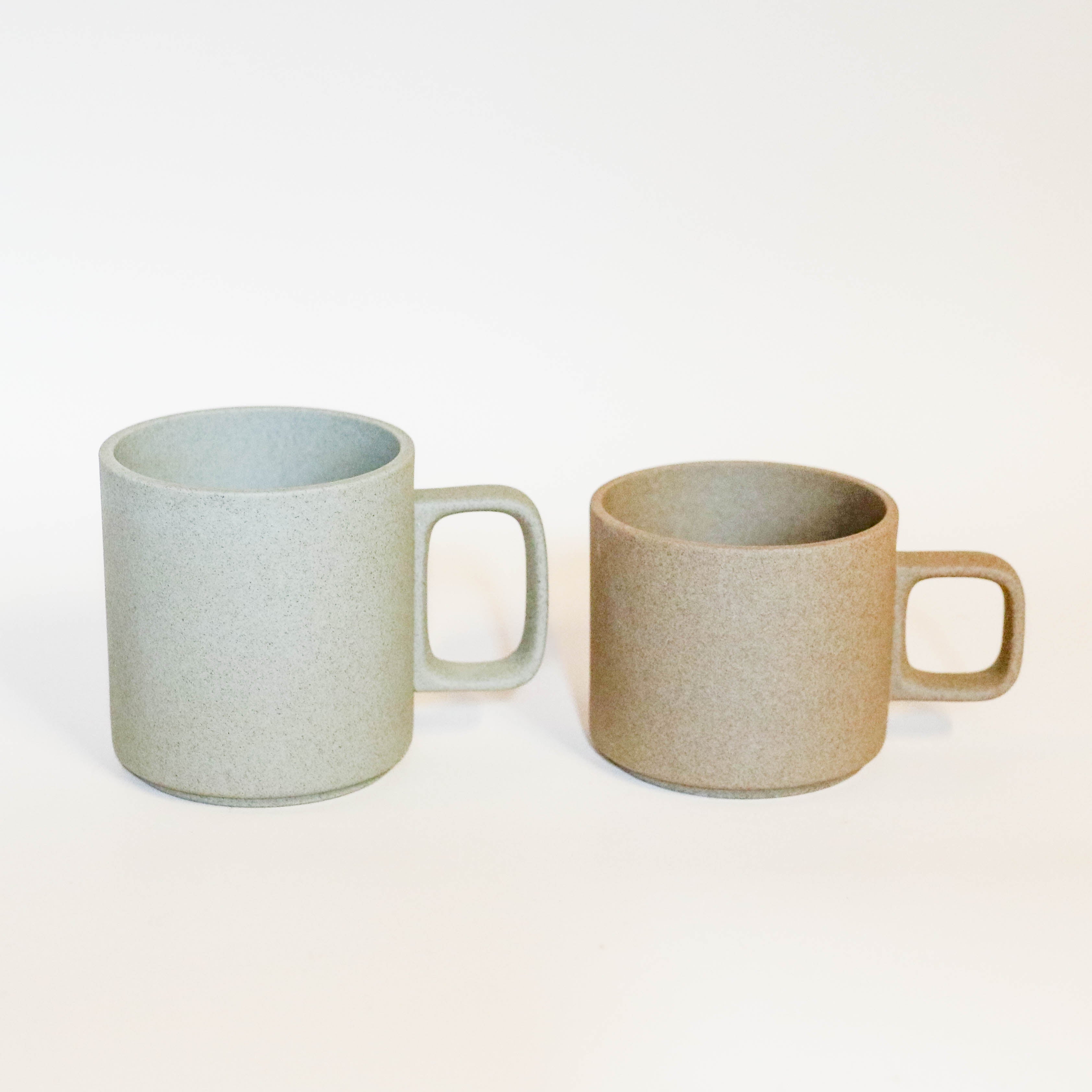 Hasami Porcelain - Kopper med hank // Natur brun